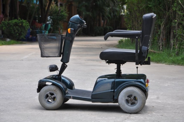 ขายรถ 4ล้อ คนชราหรือผู้สูงอายุ มือสองจากญี่ปุ่นยังไม่เคยใช้งานในไทย 23,00เท่านั้น