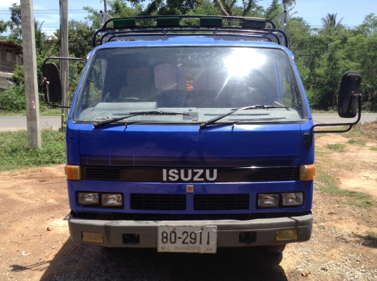 ขาย 6 ล้อ NPR 115 หูช้างห้างแท้ปี 35 ยาว 4.30 เมตร เครื่อง 4BD1 115 แรงม้าแน่นไม่หลวมไม่ไอ 6 น็อตหน้าหลัง เกียร์สั้น คัสซีสวยตลอดเส้น ยางดี ทะเบียนเต็มพร้อมโอน