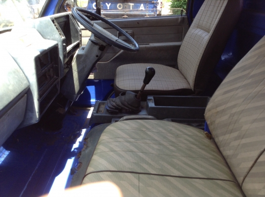 ขาย 6 ล้อ NPR 115 หูช้างห้างแท้ปี 35 ยาว 4.30 เมตร เครื่อง 4BD1 115 แรงม้าแน่นไม่หลวมไม่ไอ 6 น็อตหน้าหลัง เกียร์สั้น คัสซีสวยตลอดเส้น ยางดี ทะเบียนเต็มพร้อมโอน