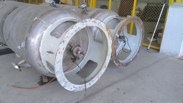 Sell> ขายถังสเตนเลสขนาด 1500 ลิตร รับแรงดัน 20 bar เป็นถังแรงดันสูง หนา 20 mm. สเตนเลสทั้งตัวครับผม