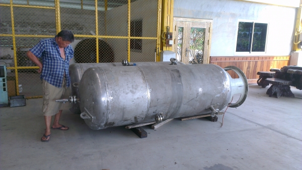 Sell> ขายถังสเตนเลสขนาด 1500 ลิตร รับแรงดัน 20 bar เป็นถังแรงดันสูง หนา 20 mm. สเตนเลสทั้งตัวครับผม