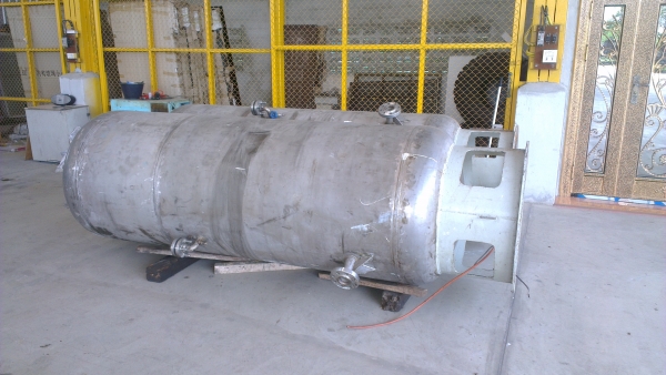 Sell> ขายถังสเตนเลสขนาด 1500 ลิตร รับแรงดัน 20 bar เป็นถังแรงดันสูง หนา 20 mm. สเตนเลสทั้งตัวครับผม