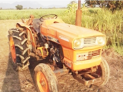 Kubota L 2601 26 แรง เครื่องสวย  สภาพดี  ไม่มีดัง  ไม่มีเยื่อม เข้าเกียร์ง่าย ไม่มีดัง  ยางสวย ยางดี พร้อผานหนึ่งพวง  สนใจติดต่อ เบอร์ 089 - 9638932 อ.  ชัยบาดาล จ. ลพบุรี ต.บัวชุม