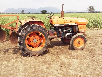Kubota L 2601 26 แรง เครื่องสวย  สภาพดี  ไม่มีดัง  ไม่มีเยื่อม เข้าเกียร์ง่าย ไม่มีดัง  ยางสวย ยางดี พร้อผานหนึ่งพวง  สนใจติดต่อ เบอร์ 089 - 9638932 อ.  ชัยบาดาล จ. ลพบุรี ต.บัวชุม