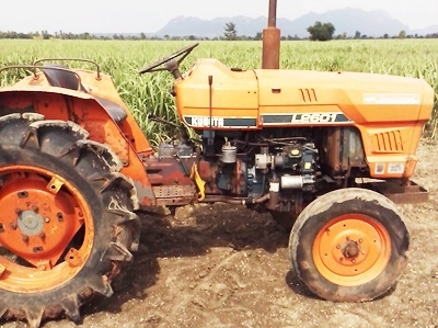Kubota L 2601 26 แรง เครื่องสวย  สภาพดี  ไม่มีดัง  ไม่มีเยื่อม เข้าเกียร์ง่าย ไม่มีดัง  ยางสวย ยางดี พร้อผานหนึ่งพวง  สนใจติดต่อ เบอร์ 089 - 9638932 อ.  ชัยบาดาล จ. ลพบุรี ต.บัวชุม