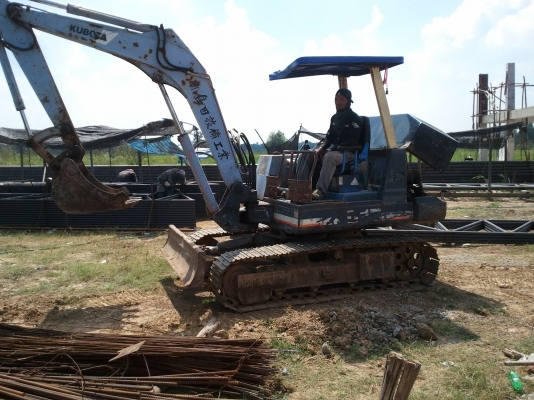 ขายแมคโคร KUBOTA KH45  สภาพดี เก่านอก ราคา 250,000 บาท 087-9989-442 ปราจีนบุรี