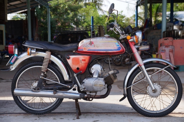 SUZUKI A 100 สภาพเดิม เดิม แห้ง แห้ง สวย เครื่องดีมาก เจ้าของทำมาใหม่ เสียงเงียบ ระบบไฟ ออก ครบ  พร้อมทะเบียน ภาษี พ ร บ 2557 ราคา 9900 บาท