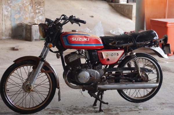 ขาย SUZUKI GT ( SANSHIRO ) 125 เครื่อง SUZUKI K 125 แจ้งลงเล่มแล้วเรียบร้อย มีทะเบียน พร้อมชุดโอน เลขโครง เลขเครื่องตรง เอกสาร ครบ ครับ ราคา 7500 บาท