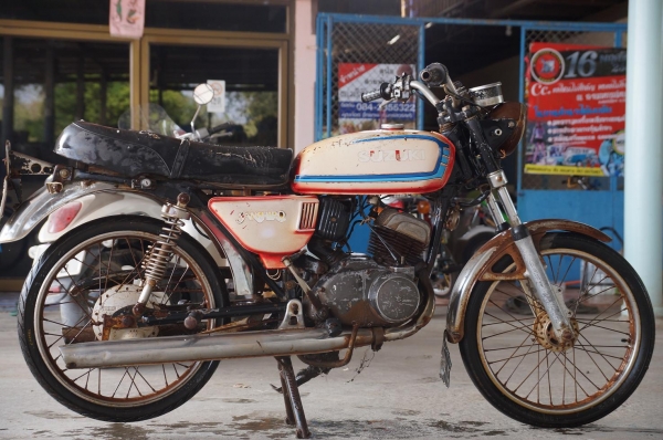 ขาย SUZUKI GT ( SANSHIRO ) 125 เครื่อง SUZUKI K 125 แจ้งลงเล่มแล้วเรียบร้อย มีทะเบียน พร้อมชุดโอน เลขโครง เลขเครื่องตรง เอกสาร ครบ ครับ ราคา 7500 บาท