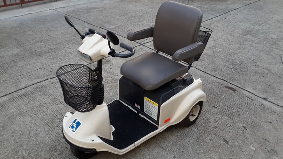 ขายรถไฟฟ้า 3 ล้อเพิ่งมาจากญี่ปุ่น