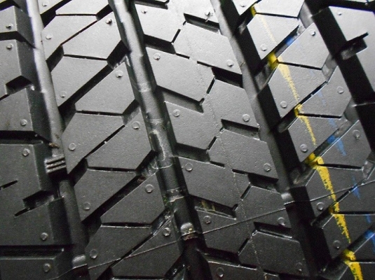 ขายยาง Bridgestone 265/60/18 ป้ายแดงปี 14 ใส่ ถ่วง ฟรีค่ะ