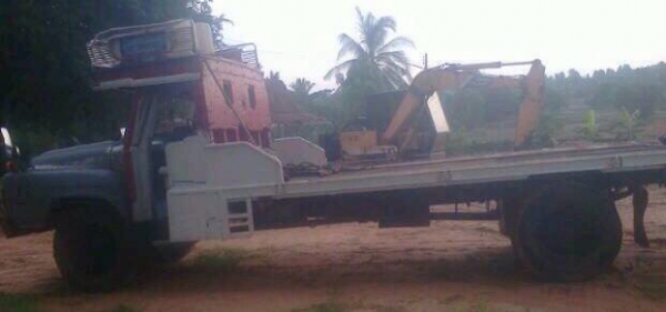 **540,000 บ.ต่อรอง**ขายแพ็คคู่ แบคโฮ+เทเลอร์ แบคโฮ KOBELCO MARK2 SK03 (เทียบเท่าPC60) เครื่องเดิมปั้มเดิม แน่นดีแรงดี ทำงานดีไม่โหลด เอวดี ช่วงล่าง โซ่ ใบแทร็ก โรลเลอร์ สภาพ70\% บอดี้ดีสวย สีสันดี บูมอาร์ดีไม่ปะ รถทำงานปกติ สัญญาซื้อขาย พร้อมเทเลอร์6ล้อหัว