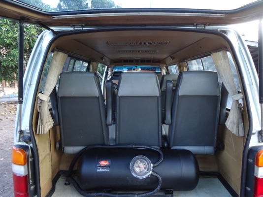 รถตู้  Toyota  hiace  เครื่อง 2 J vvti   แก๊ส lpg หัวฉีด ขับดี ประหยัด  มีบาร์ กันโครง ด้านหลัง ทรงตัวดี