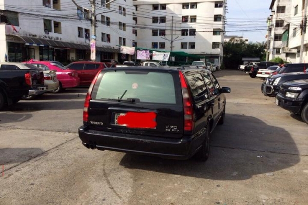 ขายรถวอลโว่ แวนV70ปี98 เกียร์ออโต้ สภาพสวยมาก เครื่องดี ราคา80,000. ขายรถวอลโว่ แวนV70ปี98 เกียร์ออโต้ สภาพสวยมาก เครื่องดี ราคา80,000.