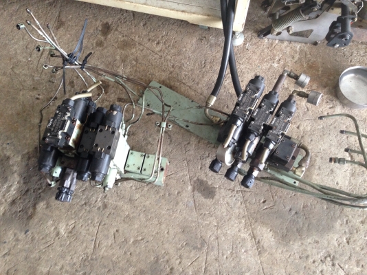 ขายวาล์วคอนโทรลของ Nachi made in Japan มี 2 ชุดครับ สภาพดี พร้อมใช้งาน ชุดละ 5500 / 6500 ครับ