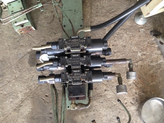 ขายวาล์วคอนโทรลของ Nachi made in Japan มี 2 ชุดครับ สภาพดี พร้อมใช้งาน ชุดละ 5500 / 6500 ครับ