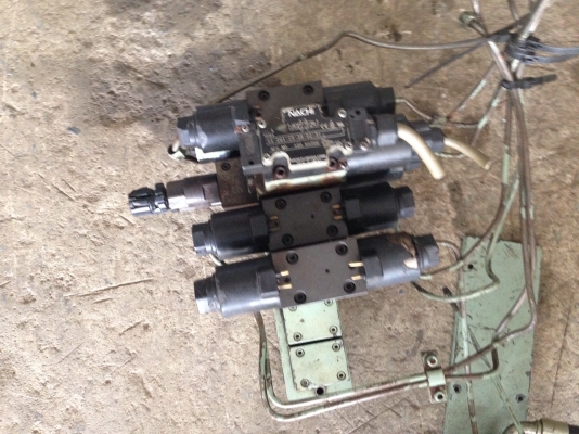 ขายวาล์วคอนโทรลของ Nachi made in Japan มี 2 ชุดครับ สภาพดี พร้อมใช้งาน ชุดละ 5500 / 6500 ครับ