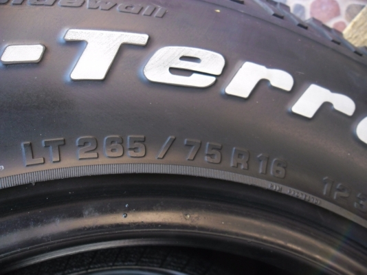 ขาย BF AT 265/75/16 ปี 10 ดอก 8 มิล มีหนวด 1 ชุด ขาย BF AT 265/75/16 ปี 10 ดอก 8 มิล มีหนวด 1 ชุด