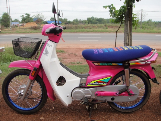 ขายฮอนด้าดรีมคุรุสภา ( ทำสีชมพูมุก ) แต่งให้เสร็จ ลงล้อสี ท่อผ่าดังๆ แน่นๆ ขายฮอนด้าดรีมคุรุสภา ( ทำสีชมพูมุก ) แต่งให้เสร็จ ลงล้อสี ท่อผ่าดังๆ แน่นๆ