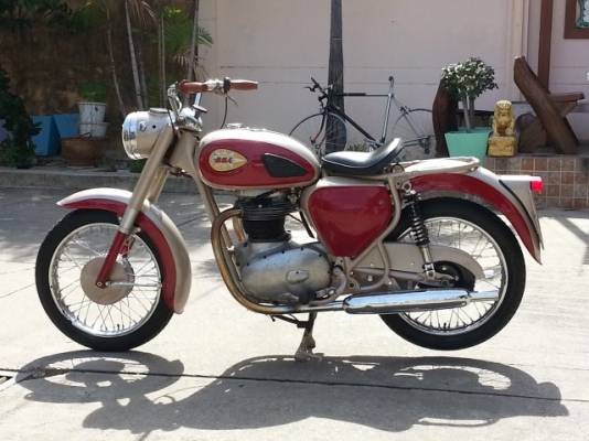 วุฒินนบุรี ขายBSA A50 สภาพสวยจัดสีใหม่เครื่องดีพร้อมใช้เดิมเบาดีมาก