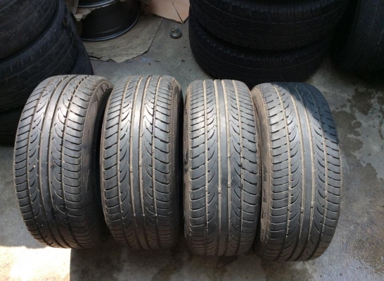 ขายยาง MAXXIS 195-55-15 ปี13 ดอกเกิน95เปอเซน ถูกๆครับ