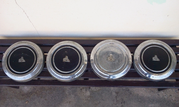 ขายฝาครอบล้อเดิมรถ Holden เก่าเก็บ