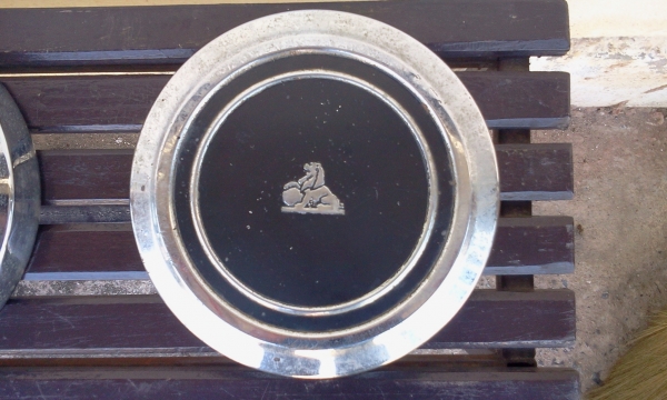 ขายฝาครอบล้อเดิมรถ Holden เก่าเก็บ