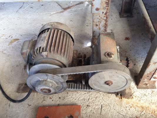 ขายเกียร์ทดรอบ Bellpony 1:20 พร้อมมอเตอร์ Teco 1 HP. 1450 RPM. 380 V เพลาออกประมาณ 72 รอบต่อนาที สภาพดีพร้อมใช้งาน