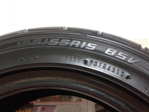 ยางซิ่ง,195-55-15 DUNLOP DZ-101 ปลายปี12สวยๆ สี่เส้น 3,800