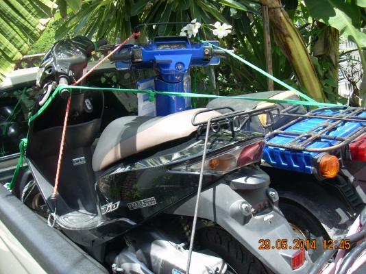 สดๆเลยครับเพิ่งออกจากตู้สภาพกริ๊บๆ รถป๊อปhonda dio  ตัวใหม่4จังหวะหัวฉีดสภาพดีมาก