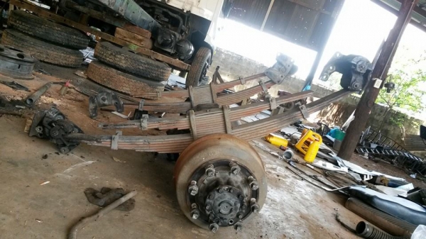 ช่วงล่างหกล้อ UD ช่วงล่างหกล้อ UD