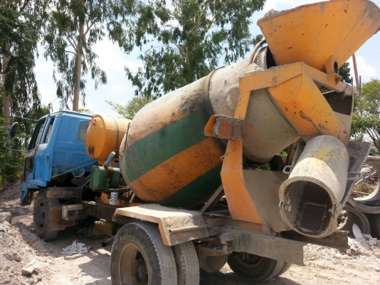 ขายรถโม่ปูน2.5คิว เครื่อง175แรง สภาพพร้อมใช้งาน เอกสารพร้อมโอน