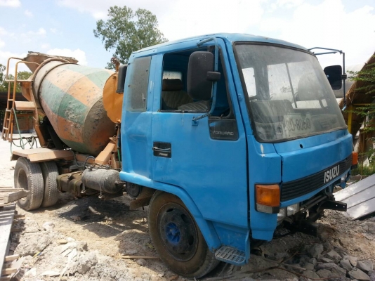 ขายรถโม่ปูน2.5คิว เครื่อง175แรง สภาพพร้อมใช้งาน เอกสารพร้อมโอน