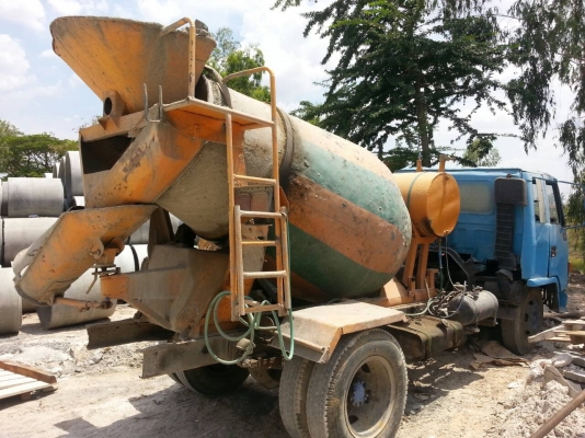 ขายรถโม่ปูน2.5คิว เครื่อง175แรง สภาพพร้อมใช้งาน เอกสารพร้อมโอน