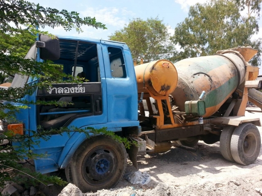 ขายรถโม่ปูน2.5คิว เครื่อง175แรง สภาพพร้อมใช้งาน เอกสารพร้อมโอน
