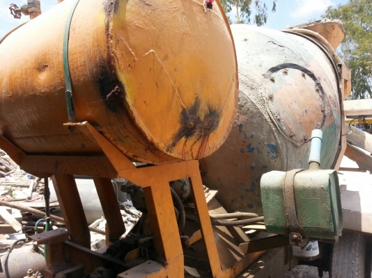 ขายรถโม่ปูน2.5คิว เครื่อง175แรง สภาพพร้อมใช้งาน เอกสารพร้อมโอน