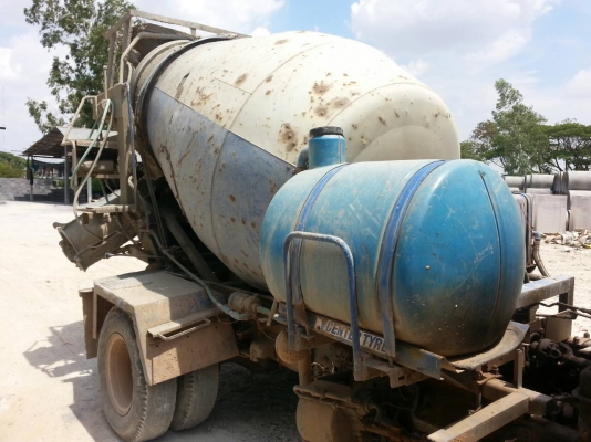 ขายรถโม่2.5คิว เครื่อง180แรง สภาพพร้อมใช้งาน เอกสารพร้อมโอน