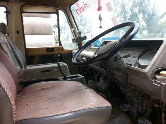 ขายรถโม่2.5คิว เครื่อง180แรง สภาพพร้อมใช้งาน เอกสารพร้อมโอน