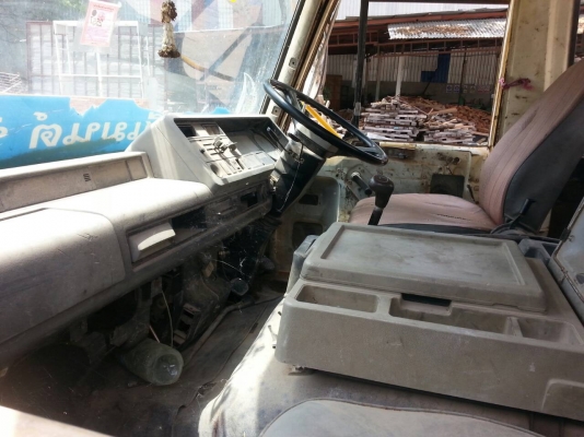 ขายรถโม่2.5คิว เครื่อง180แรง สภาพพร้อมใช้งาน เอกสารพร้อมโอน