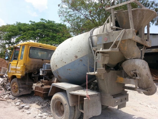 ขายรถโม่2.5คิว เครื่อง180แรง สภาพพร้อมใช้งาน เอกสารพร้อมโอน