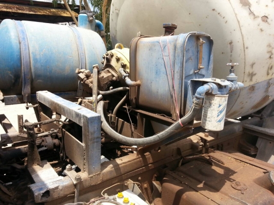 ขายรถโม่2.5คิว เครื่อง180แรง สภาพพร้อมใช้งาน เอกสารพร้อมโอน