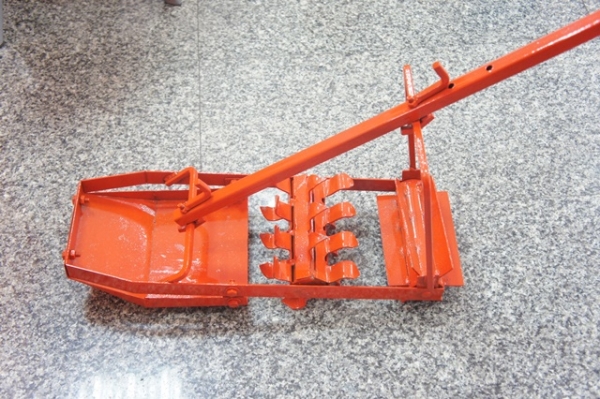 ขายเครื่องพรวนดิน ในร่องนาดำ