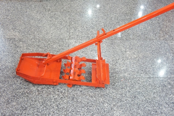 ขายเครื่องพรวนดิน ในร่องนาดำ