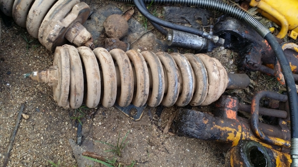 ขายด่วน ล้อนำสปิง HITACHI EX200-2-3