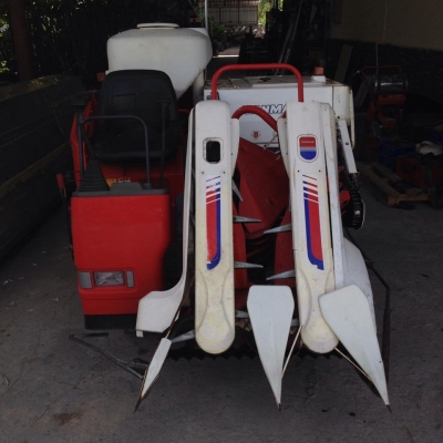 รถเกี่ยวข้าวพร้อมนวดข้าวในตัว แบบนั่งขับ เก่าญี่ปุ่น YANMAR สภาพสวยมาก รถเกี่ยวข้าวพร้อมนวดข้าวในตัว แบบนั่งขับ เก่าญี่ปุ่น YANMAR สภาพสวยมาก