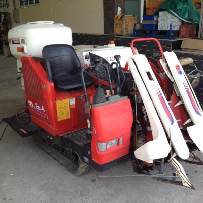 รถเกี่ยวข้าวพร้อมนวดข้าวในตัว แบบนั่งขับ เก่าญี่ปุ่น  YANMAR  สภาพสวยมาก