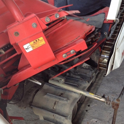 รถเกี่ยวข้าวพร้อมนวดข้าวในตัว แบบนั่งขับ เก่าญี่ปุ่น YANMAR สภาพสวยมาก รถเกี่ยวข้าวพร้อมนวดข้าวในตัว แบบนั่งขับ เก่าญี่ปุ่น YANMAR สภาพสวยมาก