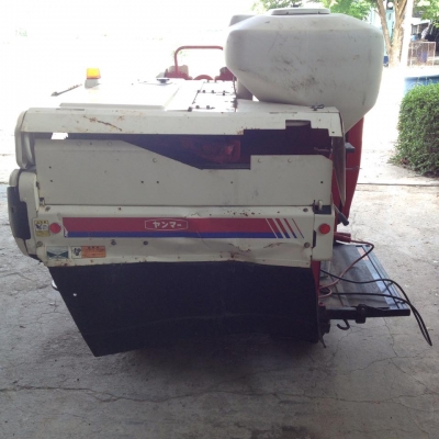รถเกี่ยวข้าวพร้อมนวดข้าวในตัว แบบนั่งขับ เก่าญี่ปุ่น YANMAR สภาพสวยมาก รถเกี่ยวข้าวพร้อมนวดข้าวในตัว แบบนั่งขับ เก่าญี่ปุ่น YANMAR สภาพสวยมาก