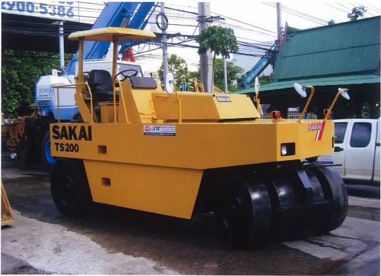 รถบดล้อยาง 9ล้อ SAKAI รุ่น TS200