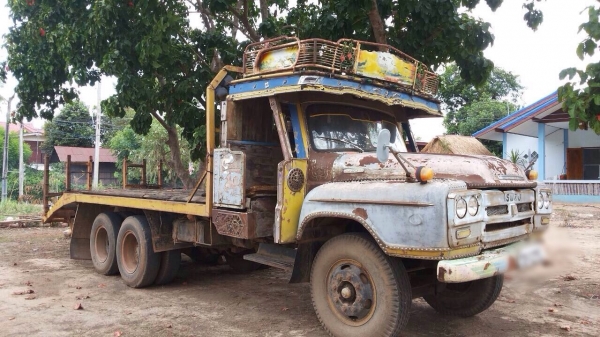 ขายรถเทเลอร์รถเกี่ยวหน้ายาว เครื่อง 6BD1 - 165 แรง 1 เพลา มีสโลด์ ทะเบียนพร้อม